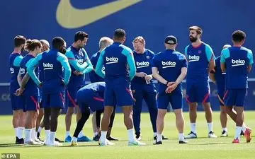  رونالد کومان در بارسلونا ماندنی شد؟