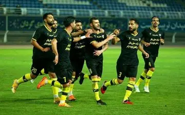 نیکبخت مچ پاشا را خواباند و بیست شد 