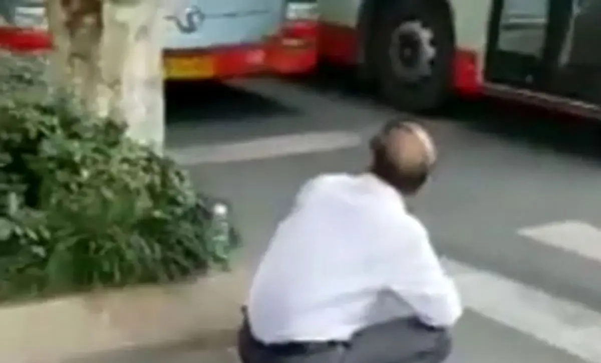 ماجرای پرت شدن مرد بازنشسته زیر اتوبوس در تبریز چه بود؟ 
