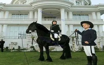 اسب سواری رضا گلزار و بازیگر زن مشهور+ عکس