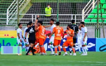 باشگاه ذوب آهن به نحوه داوری فوتبال در دیدار با سایپا اعتراض کرد