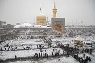 برف سنگین مشهد را سفیدپوش کرد؛ حرم رضوی در منظره‌ای دیدنی + ویدئو
