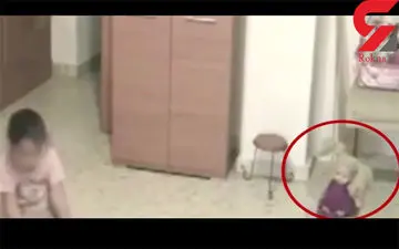 تصاویر مخفی و ترسناکی که یک پدر از اتاق دخترش گرفت+فیلم 