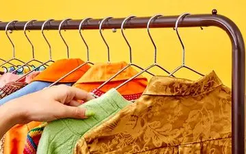 ترفند درست تا کردن و آویزان کردن لباس در کمد | تا حالا لباس ها را اشتباه آویزان میکردین