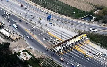 جو آرام و ترافیک روان جاده در تعطیلات پایان هفته