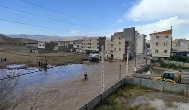 آخرین وضعیت شهر فیروزکوه پس از سیلاب روز گذشته/ گل و لای از داخل منازل ‌تخلیه شد
