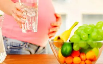چرا نوشیدن آب در دوران بارداری ضروری است؟