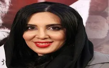 تیپ خانم بازیگر در کافه ای در ایتالیا/عکس