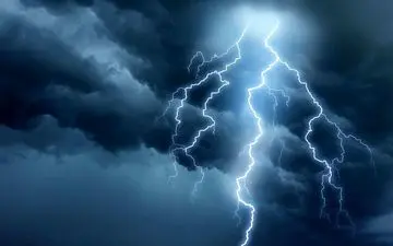 حادثه ناگوار در رزن؛ صاعقه جان جوان 27 ساله را گرفت
