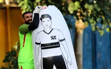  حاشیه دیدار سایپا - نفت|خوش‌وبش بازیکنان سابق استقلال و پرسپولیس با دایی/ حرکت عجیب دروازه‌بان نفت