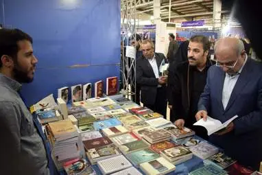 بازدید الهی‌تبار معاون سیاسی و امنیتی در چهاردهمین نمایشگاه کتاب به روایت تصویر
