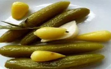 خیار شور دوست داری؟ این مطلب رو بخون و ببین با خوردن یک خیارشور چه اتفاقی در بدن می‌افتد!