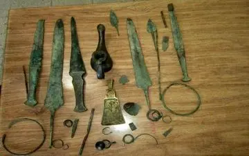 کشف 70 قطعه عتیقه جات در کنگاور  