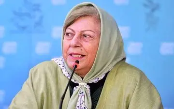 این مرد جوان که ثریا قاسمی در آغوش اوست کیست؟|این عکس از ثریا قاسمی خبرساز شد