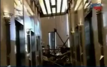 لحظه فروریختن بخشی از ساختمان بورس اندونزی +فیلم