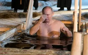 بیش از 2میلیون روس در هوای برفی به آب زدند