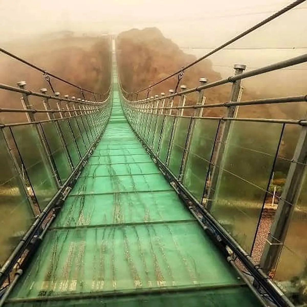 پلی زیبا و اما شیشه ای در دل طبیعت اردبیل!|اولین پل شیشه ای قوسی شکل جهان شهرستان هیر استان اردبیل+عکس
