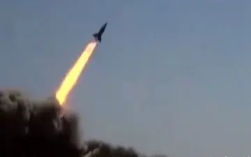 شلیک ۲ موشک «زلزال۱» یمن به سمت محل تجمع نظامیان سعودی در جنوب عربستان