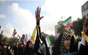 
حضور پرشور کرمانشاهیان در راهپیمایی ۱۳ آبان