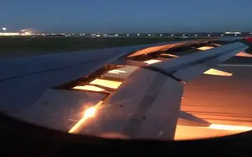 لحظه آتش گرفتن بال هواپیمای حامل بازیکنان عربستان سعودی+فیلم 