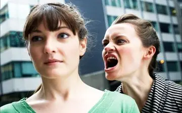 تا حالا با افراد بد دهان و فحاش روبرو شدی؟ این رفتار رو حتماً در مقابله با آنها امتحان کن