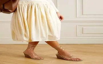 صندل‌های زنانه مناسب فصل بهار| جدیدترین مدل‌ها و راهنمای ست کردن آن‌ها با لباس
