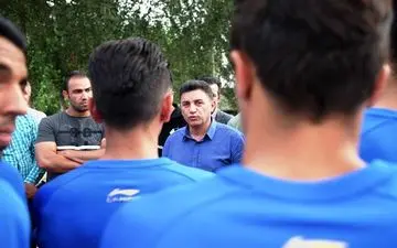 قلعه‌نویی در جمع جوانان استقلال حاضر شد