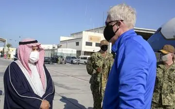 سرپرست پنتاگون با وزیر دفاع بحرین دیدار کرد