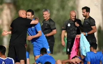 استقبال از امید ابراهیمی در تمرین استقلال + عکس