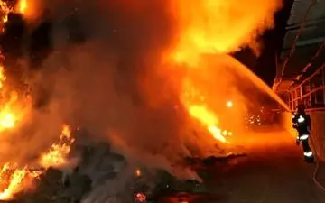 حریق گسترده کارخانه مصنوعات چوبی در جاده خاوران