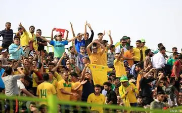  اعتراض هواداران صنعت به کریمی و درگیری دو بازیکن