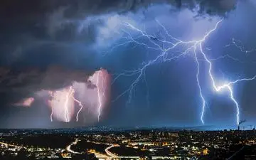 عجایب خلقت: رقص برق و آب در ویدئویی حیرت‌انگیز