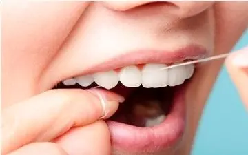 به این دلیل مهم حتما نخ دندان بکشید