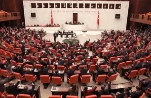 درگیری نمایندگان ترکیه | پارلمان به صحنه زد و خورد بدل شد + ویدئو