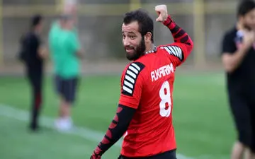 تمسخر شکست پرسپولیس برابر تراکتور توسط خوانندۀ جنجالی آن سوی مرزها+عکس