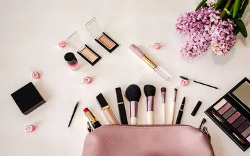 این دو محصول را همیشه در کیف آرایشی‌تان داشته باشید.
