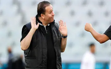 سرمربی رقیب سرسخت پرسپولیس یک خرافاتی تمام عیار؛ حسودان مقصر مصدومیت ها