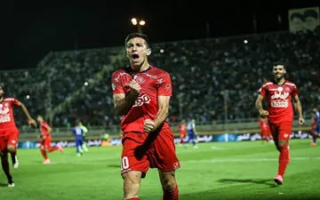  فرشاد احمد زاده در پرسپولیس ماندنی شد
