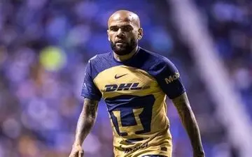 دنی آلوز در زندان لیگ فوتبال به راه انداخت!
