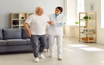 کاهش سرعت راه رفتن ممکن است نشانه زوال عقل در آینده باشد
