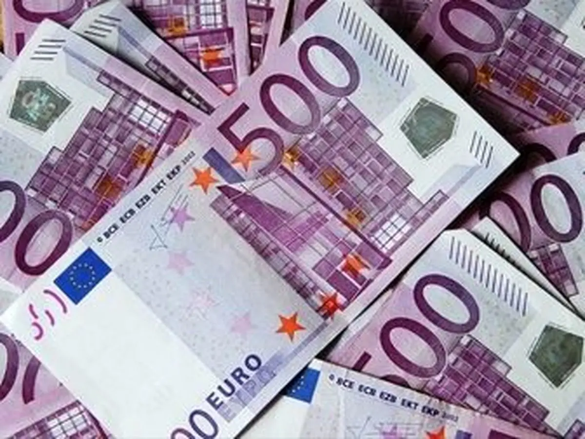 یورو در آستانه تعطیلات چند؟