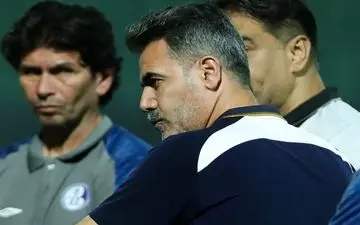 پورموسوی: با استقلال خوزستان عکس گرفتند و رفتند!/ باشگاه به ما اجازه جذب بازیکن خارجی داد