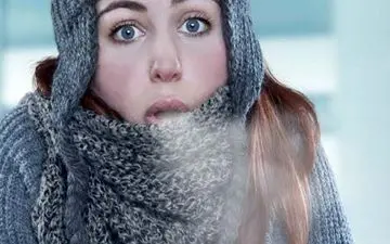 چرا در طول قاعدگی همیشه لرز دارم؟