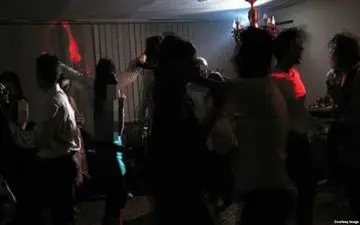 با دوست پسرم به پارتی شبانه رفتم که آن جا شوهرم رو دیدم با یک دختر و من ...