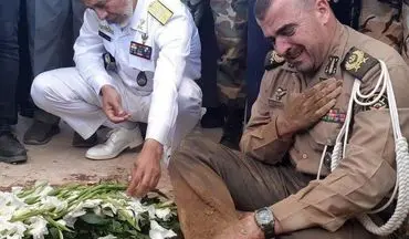 بی‌قراری فرمانده ارتشی در تدفین دو شهید گمنام
