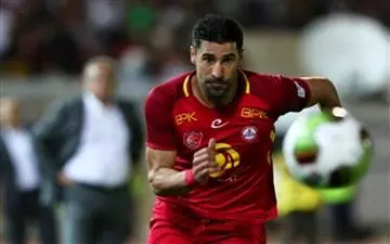 از این که دو سال جشن قهرمانی پرسپولیس را به هم می زنیم خوشحالم/استقلال سال بعد مدعی قهرمانی است