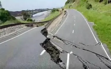 زمین لرزه ۶ ریشتری اندونزی را لرزاند 