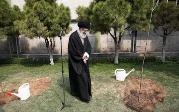 روایت رهبر انقلاب از نامه ای که موجب شد تا ایشان درخت میوه بکارند