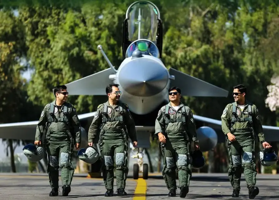 عکس3 (جنگنده چینی ارتش پاکستان)