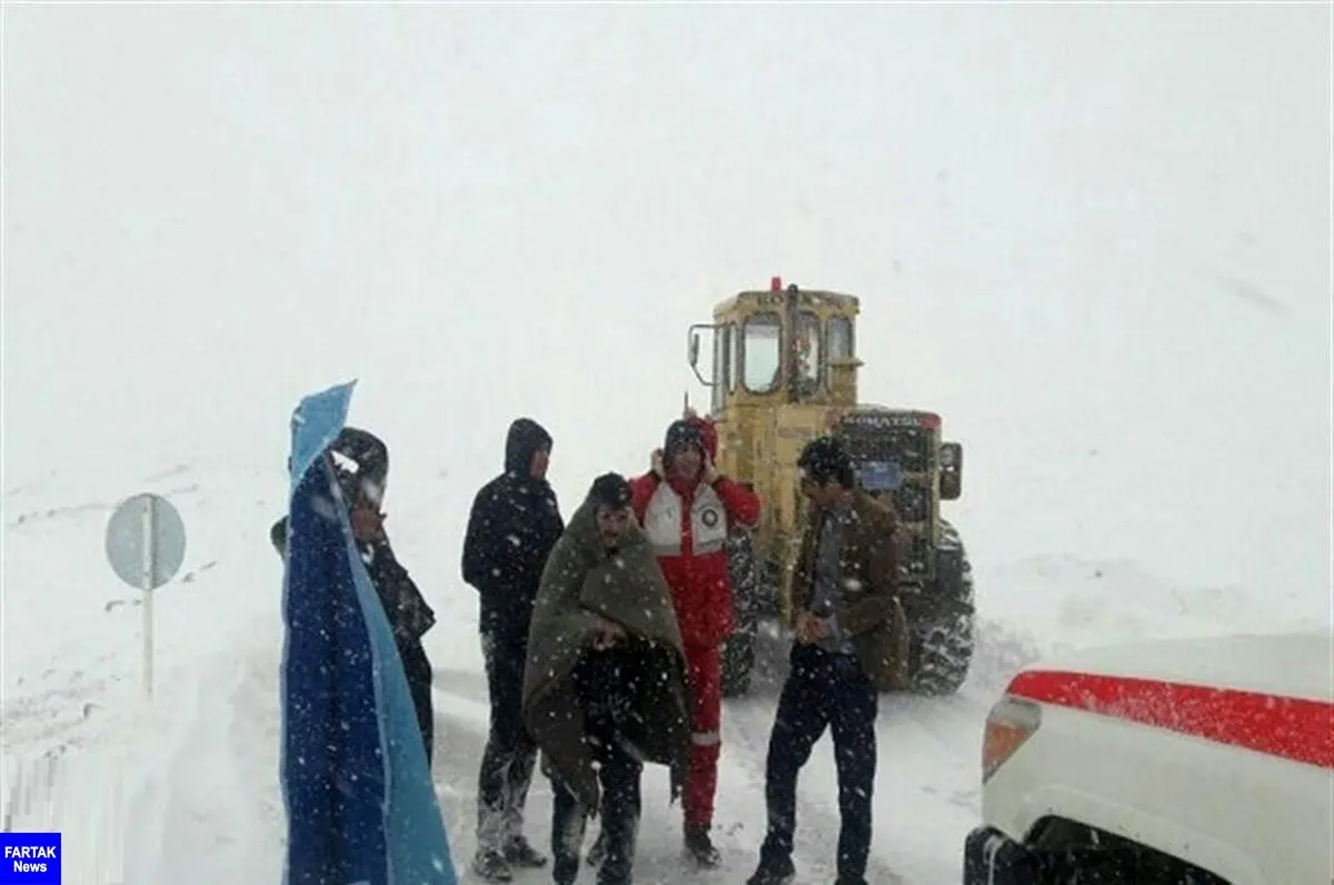 ۳ معلم از برف و کولاک الیگودرز نجات یافتند